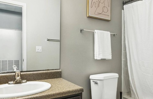 Greensboro Apartment | Landing at Drawbridge Creek - 1 Bedroom in Downtown Greensboro