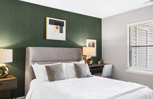 Greensboro Apartment | Landing at Drawbridge Creek - 1 Bedroom in Downtown Greensboro