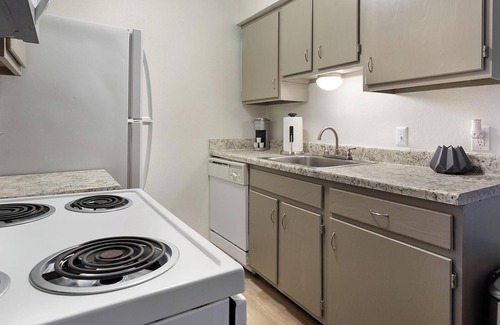 South Tulsa Apartment | Landing at Echo Trail Apartments - 1 Bedroom in.