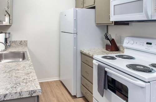 South Tulsa Apartment | Landing at Echo Trail Apartments - 1 Bedroom in.