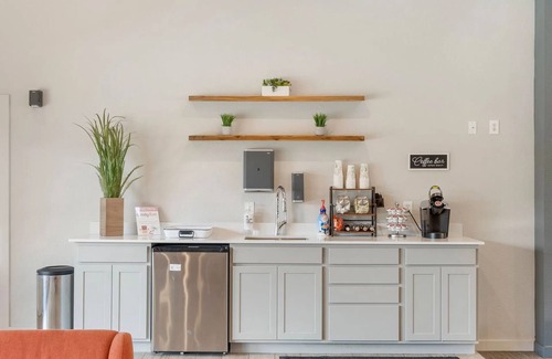 South Tulsa Apartment | Landing at Echo Trail Apartments - 1 Bedroom in.