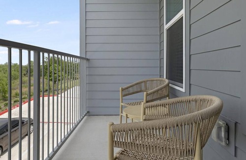 Austin Apartment | Landing at Eighty One10 - 2 Bedrooms in Harris Branch