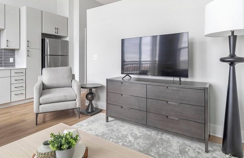 Downtown Apartment | Landing at Foster on the Park - Studio in Downtown