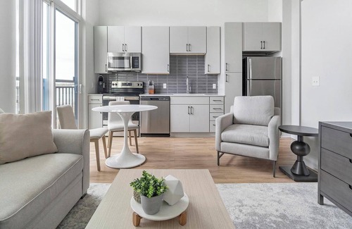 Downtown Apartment | Landing at Foster on the Park - Studio in Downtown