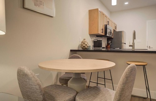 Kensington Apartment | Landing at Hagert and York - 1 Bedroom in East .