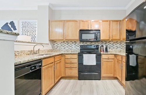 Greensboro Apartment | Landing at Hawthorne at Horse Pen Creek - 2 Bedrooms in Downtown Greensboro