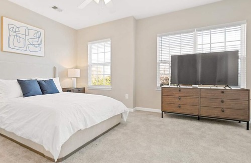 Greensboro Apartment | Landing at Hawthorne at Horse Pen Creek - 2 Bedrooms in Downtown Greensboro