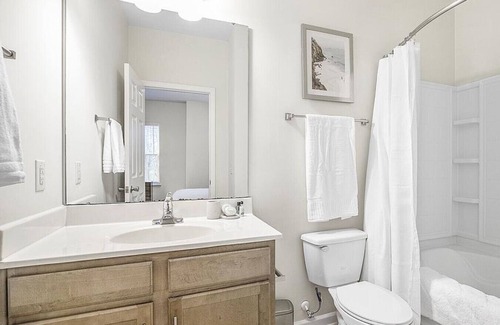 Greensboro Apartment | Landing at Hawthorne at Horse Pen Creek - 2 Bedrooms in Downtown Greensboro