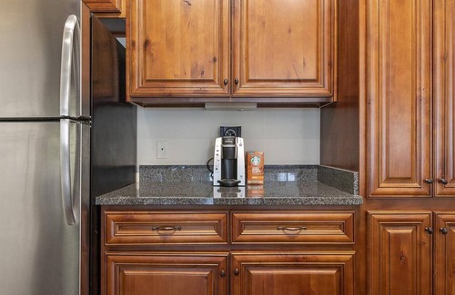 Prairie Village Apartment | Landing at Highlands Lodge Apartments - 1 Bedroom in Downtown Overland Park