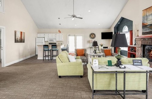 Fort Wayne Apartment | Landing at Island Club - 1 Bedroom in Downtown Fort Wayne