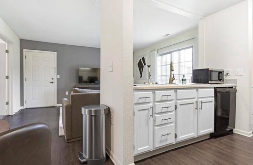 Fort Wayne Apartment | Landing at Island Club - 1 Bedroom in Downtown Fort Wayne