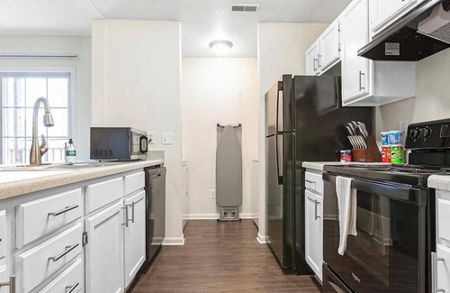 Fort Wayne Apartment | Landing at Island Club - 1 Bedroom in Downtown Fort Wayne