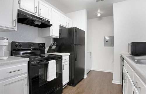 Fort Wayne Apartment | Landing at Island Club - 2 Bedrooms in Downtown Fort Wayne