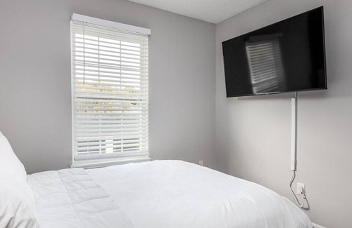 Lewis Center Apartment | Landing at Lake Club at Polaris - 2 Bedrooms in Downtown Columbus