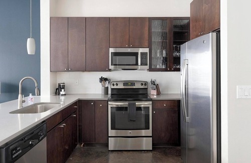 Old East Dallas Apartment | Landing at Macallan on Ross - 1 Bedroom in Old .