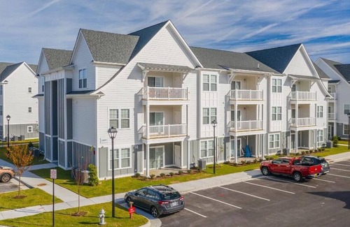 Norfolk - Virginia Beach Apartment | Landing at Park 216 Apartments - 1 Bedroom in Downtown Suffolk