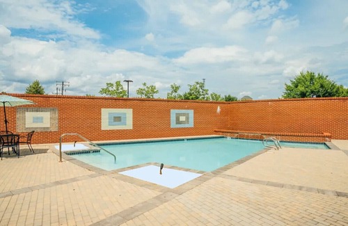 Petersburg Apartment | Landing at Perry Street Lofts - 2 Bedrooms in Petersburg