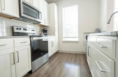 Charlotte Apartment | Landing at Pine 25 North End - 1 Bedroom in Try.