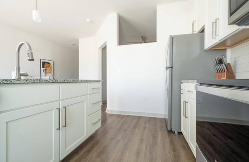 Charlotte Apartment | Landing at Pine 25 North End - 1 Bedroom in Try.
