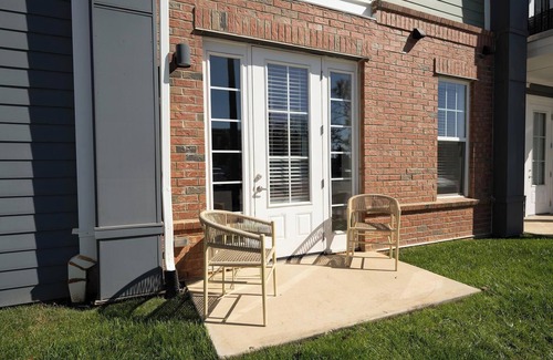 Charlotte Apartment | Landing at Pine 25 North End - 1 Bedroom in Try.