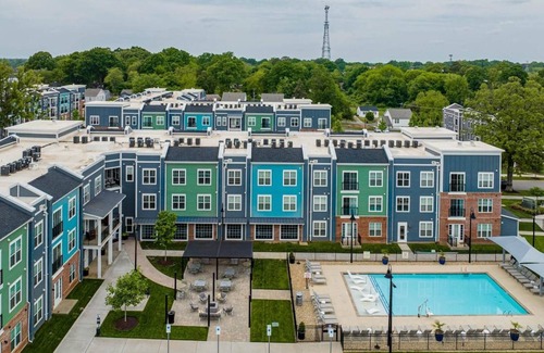Charlotte Apartment | Landing at Pine 25 North End - 1 Bedroom in Try.