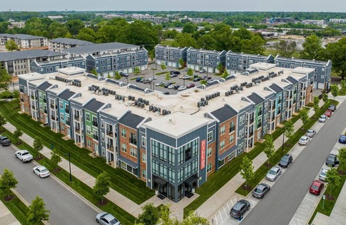Charlotte Apartment | Landing at Pine 25 North End - 1 Bedroom in Try.