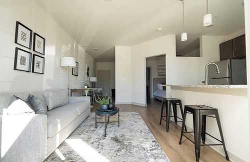 Charlotte Apartment | Landing at Pine 25 North End - 1 Bedroom in Try.