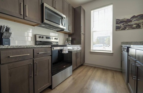 Charlotte Apartment | Landing at Pine 25 North End - 1 Bedroom in Try.