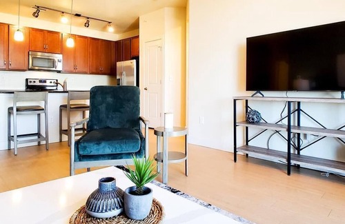 Lone Tree Apartment | Landing at Regency RidgeGate - 2 Bedrooms in Downtown Lone Tree