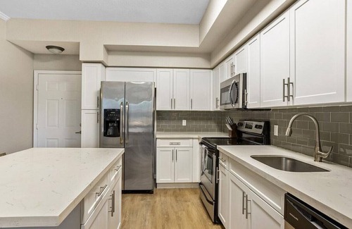 Sunrise Apartment | Landing at Solero Plantation - 2 Bedrooms in Downtown Plantation