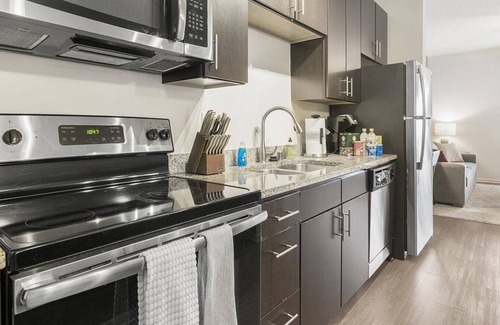 Buechel Apartment | Landing at Spring House Apartments - 3 Bedrooms in Downtown Louisville
