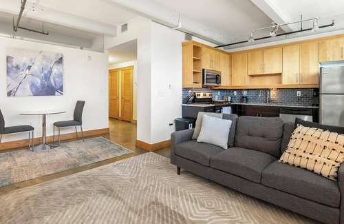 Petersburg Apartment | Landing at Star Lofts - 2 Bedrooms in Petersburg