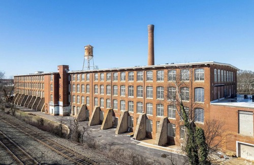 Sans Souci Apartment | Landing at The American Spinning Mill - 1 Bedro.