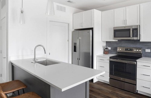 Austin Apartment | Landing at The Artesian at Bee Cave - 1 Bedroom in Downtown Lakeway