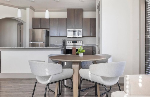 Manor Apartment | Landing at The Flats at Shadowglen - 2 Bedrooms.