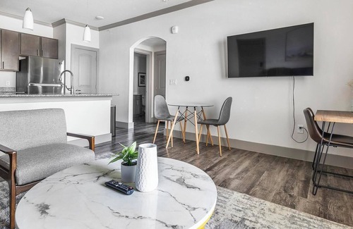 Manor Apartment | Landing at The Flats at Shadowglen - 1 Bedroom .