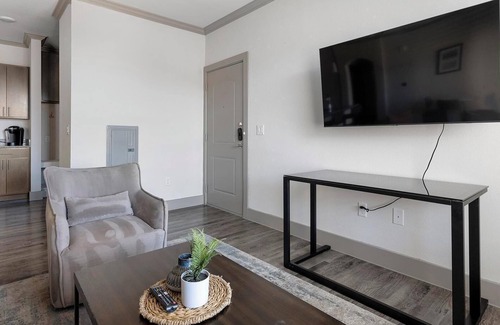 Manor Apartment | Landing at The Flats at Shadowglen - 1 Bedroom .