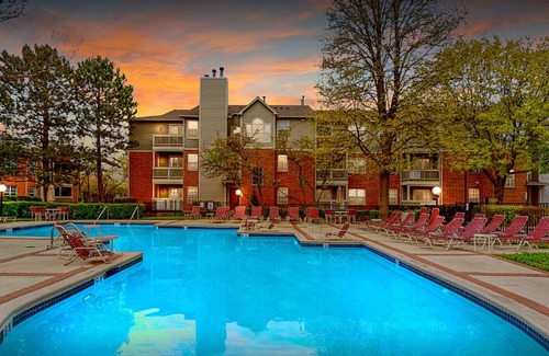 Chicago Apartment | Landing at The Green at Chevy Chase - 2 Bedrooms in Downtown Buffalo Grove