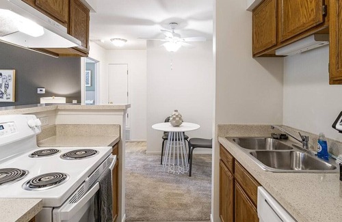 Chicago Apartment | Landing at The Green at Chevy Chase - 2 Bedrooms in Downtown Buffalo Grove