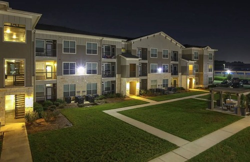 Spring Apartment | Landing at The Grayson - 1 Bedroom in Cypressdale