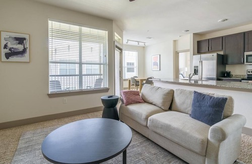 Spring Apartment | Landing at The Grayson - 2 Bedrooms in Cypressdale