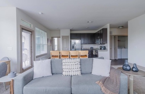 Spring Apartment | Landing at The Grayson - 2 Bedrooms in Cypressdale