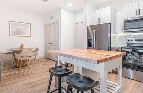 Sanford Apartment | Landing at The Henry Luxury Apartments - 2 Bedr.