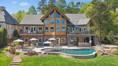 Denver House | Landing at the Lake