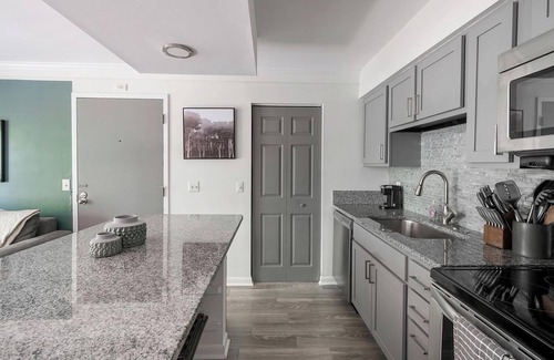 Green Hills Apartment | Landing at The Metropolitan - 1 Bedroom in Nash.