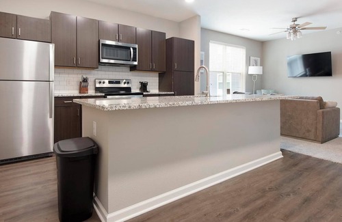 Chesterfield Apartment | Landing at The Parq at Chesterfield - 1 Bedroom.