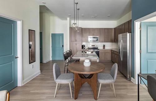 Wilmington Apartment | Landing at The Parker Leland - 2 Bedrooms in Do.