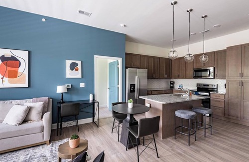 Wilmington Apartment | Landing at The Parker Leland - 2 Bedrooms in Do.
