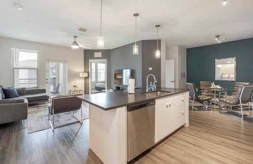 Port Tampa City Apartment | Landing at The Pointe on Westshore - 2 Bedrooms.