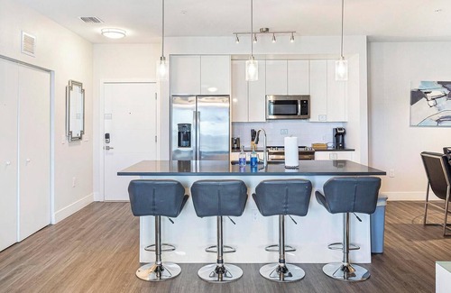 Port Tampa City Apartment | Landing at The Pointe on Westshore - 2 Bedrooms.